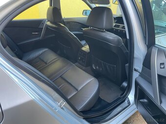 BMW E60 525i DÍLY - 7