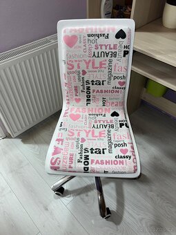 Dívčí dětský pokoj 7 dílů -postel, komoda, skříň, psací stůl - 7