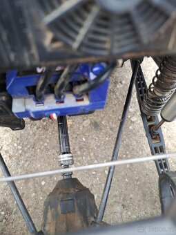 Prodám Traxxas UDR, nabíječka + 2 baterie a nové kola - 7