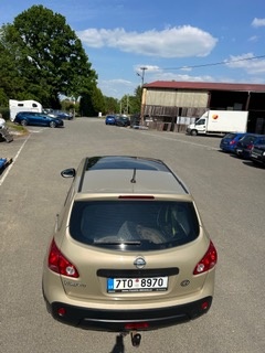 Osobní automobil Nissan Qashqai 2.0 4WD - 7