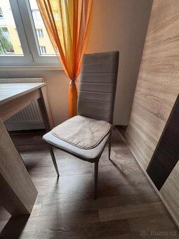 Jídelní stůl se židlemi (set) - 7
