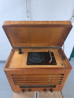 Retro gramo rádio Tesla Dominant II - s novějším gramofonem - 7