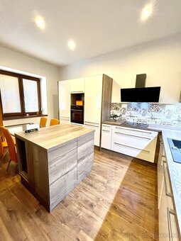 Pronájem zrekonstruovaného bytu 3+kk ve vynikající lokalitě - 7