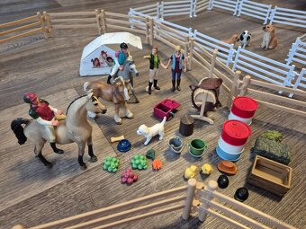Prodam ohrady,kone,staje,doplnky,prevazne Schleich - 7
