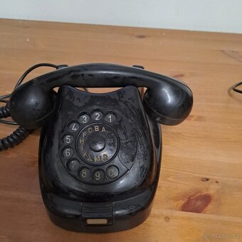 Staré bakelitové  telefony - 7