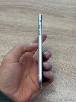 iPhone 11 64GB (baterie 100%) - 7