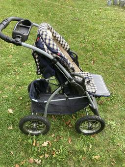 starší kočárek - 7