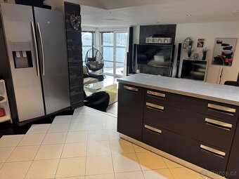 Pronájem-prodej rodinného domu s autodílnou - 7