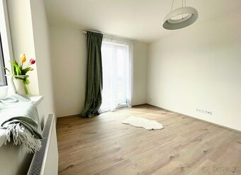 Brandýs: Pronájem byt 4+kk 98 m²: 2 koupelny - 7