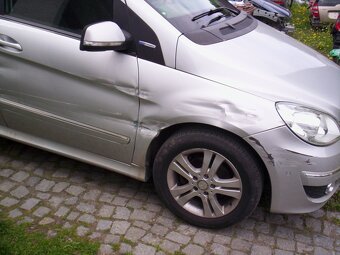 Mercedes-Benz B180 i - 7