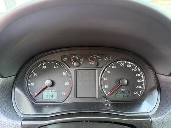 Volkswagen Polo 1.4i Tour • 59kw • 5/2007 • DIGI AC • Vyhřev - 7