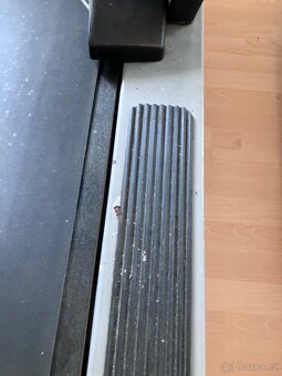 Profi běžecký pás LifeFitness - 7