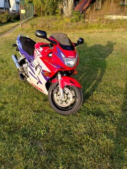 Honda CBR 600F - 7