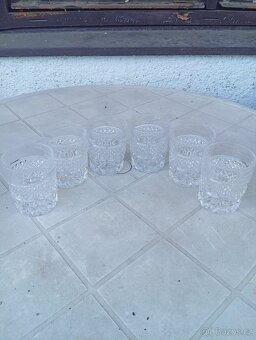 Prodám skleněné broušené vázy,mísy.,skleničky. - 7