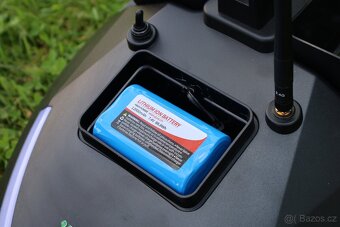 Nová zakrmovací loď s GPS, ČESKÝ NÁVOD, SILNÁ BATERIE - 7