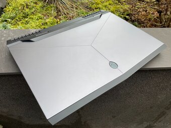 herní Dell Alienware 17 - i7-7820HK, GeForce GTX 1080 8GB - 7