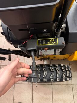 Sněžná fréza STIGA - 7