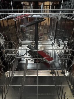 Prodám kuchyň včetně myčky AEG a výsuvné digestoře Whirlpool - 7