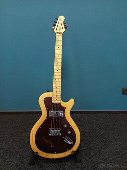 Elektrická kytara s logem Fender - 7