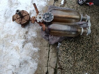 Stará manuální benzínová pumpa, nález, sklo ok - 7