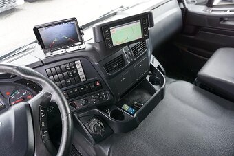 Iveco X WAY 480 8x4 - třístranný sklápěč - 7