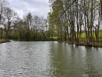 Prodej zemědělské usedlosti 895 m², pozemek 213408 m2 - 7
