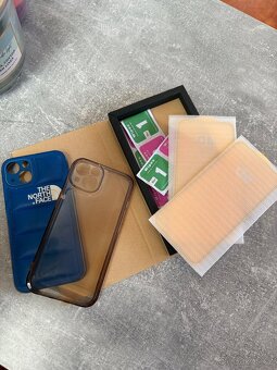 Prodám iPhone 13 128gb - 7