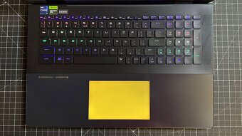 MSI Titan 18 – RTX 4090, 4K Mini LED, i9-14900HX - nový - 7