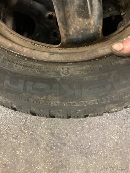 205/55/16 zimní na diskách ford - 7