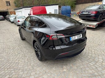 Tesla model Y - 7