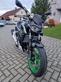 Kawasaki Z500 SE Metallic Moondust Gray 2025 - 7