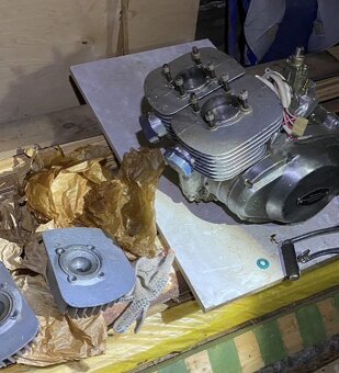 Originální nový motor uloženka IŽ PLANETA IŽ JUPITER IŽ350 - 7