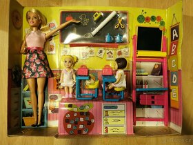 Barbie učitelka se 2 dětmi a doplňky - 7