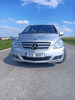 Velice zachovalý Mercedes -Benz - 7