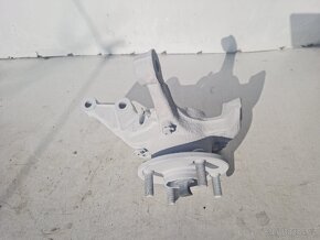 TOYOTA YARIS 04/02 - 01/06 - Predná ľavá otoc - 7