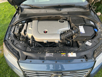 Volvo V70 2.4 D5 120kW - 7