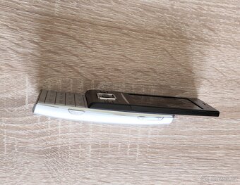 TLAČÍTKOVÝ MOBILNÍ TELEFON SONY ERICSSON HAZEL J20i - 7