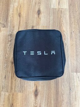 Mobilní nabíječka pro elektromobily značky Tesla - 7