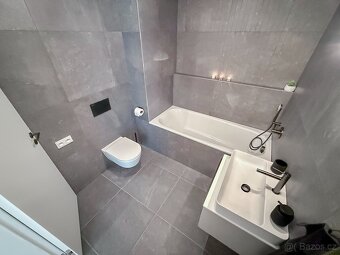 Moderní nový byt 2+kk s balkónem, jen 1 minutu od metra - 7