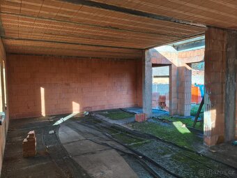 Stavební parcela s rozestavěnou stavbou RD v obci Troubky - 7