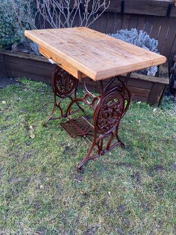 Stolek ze šicího stroje - 7