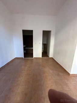 NOVĚ ZREKONSTRUOVANÝ BYT 2+kk (57,4 M2) NA NÁMĚSTÍ VE CHVALŠ - 7