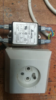 Diody, triaky, spínače, ampérmetry, ledky, odpory. - 7