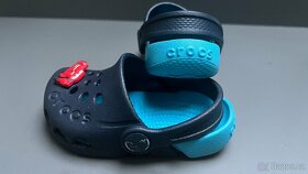 CROCS 10400 Electro 41T Navy-Electric Blue detské papuče - 7