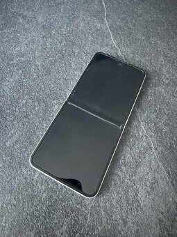 Samsung Galaxy Z Flip 6 - 7