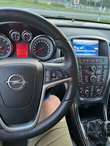 Opel Astra J plná výbava - 7