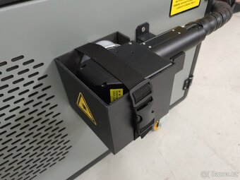 Čistící pulsní laser o výkonu 300W, pulsní energie 5mJ - 7