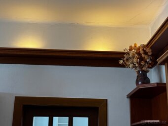 Kvalitní nábytek z uzavřené lékárny - 7