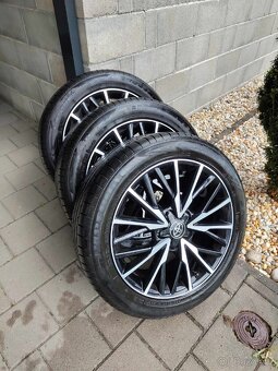Krásné originál Toyota alu kola plus zánovní pneumatiky - 7