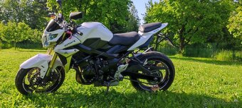 Suzuki GSR 750 - 7